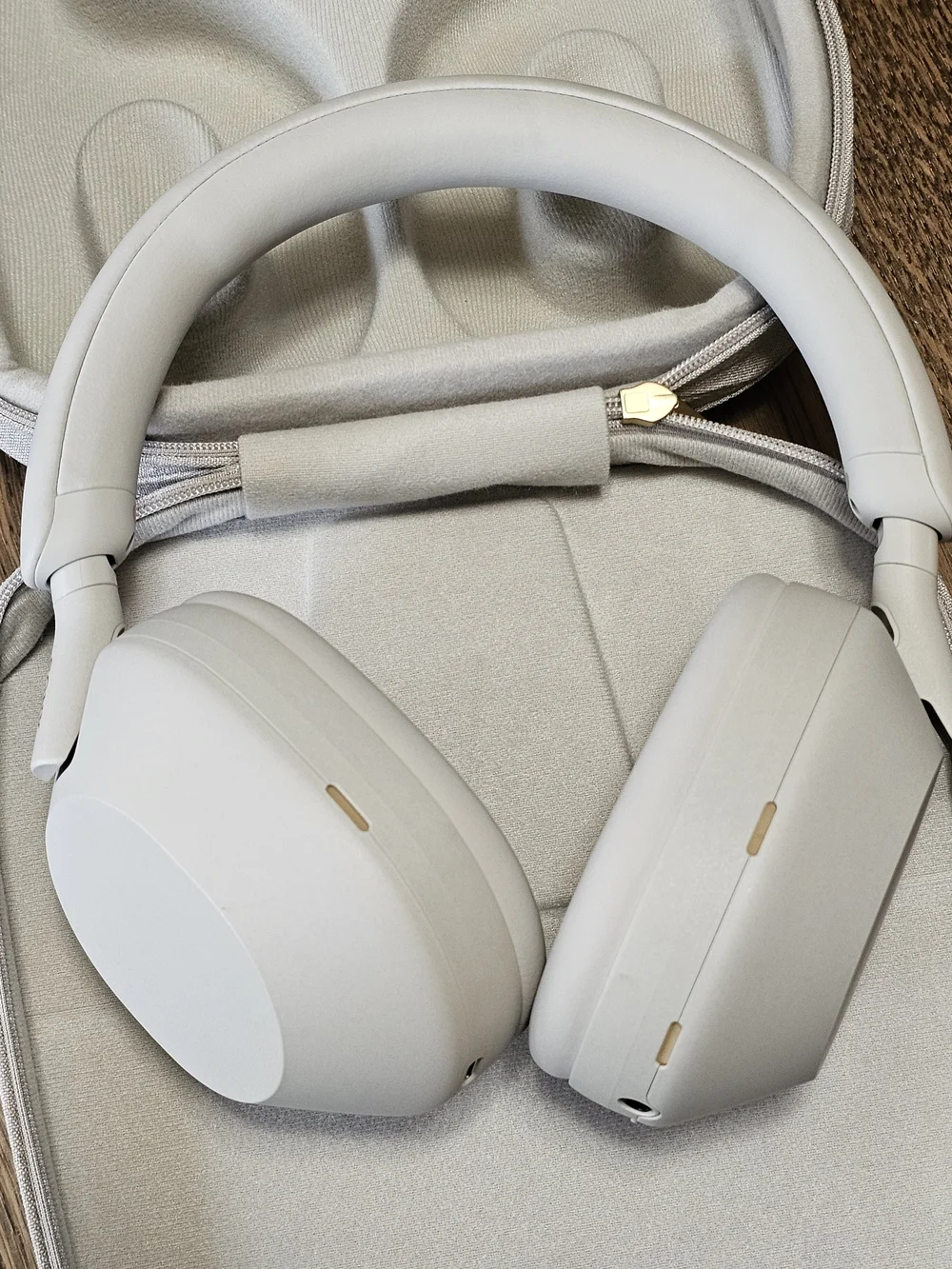 Sony WH-1000XM5 Wireless BlueTooth Noise-Cancelling Headphones — Silver Gray